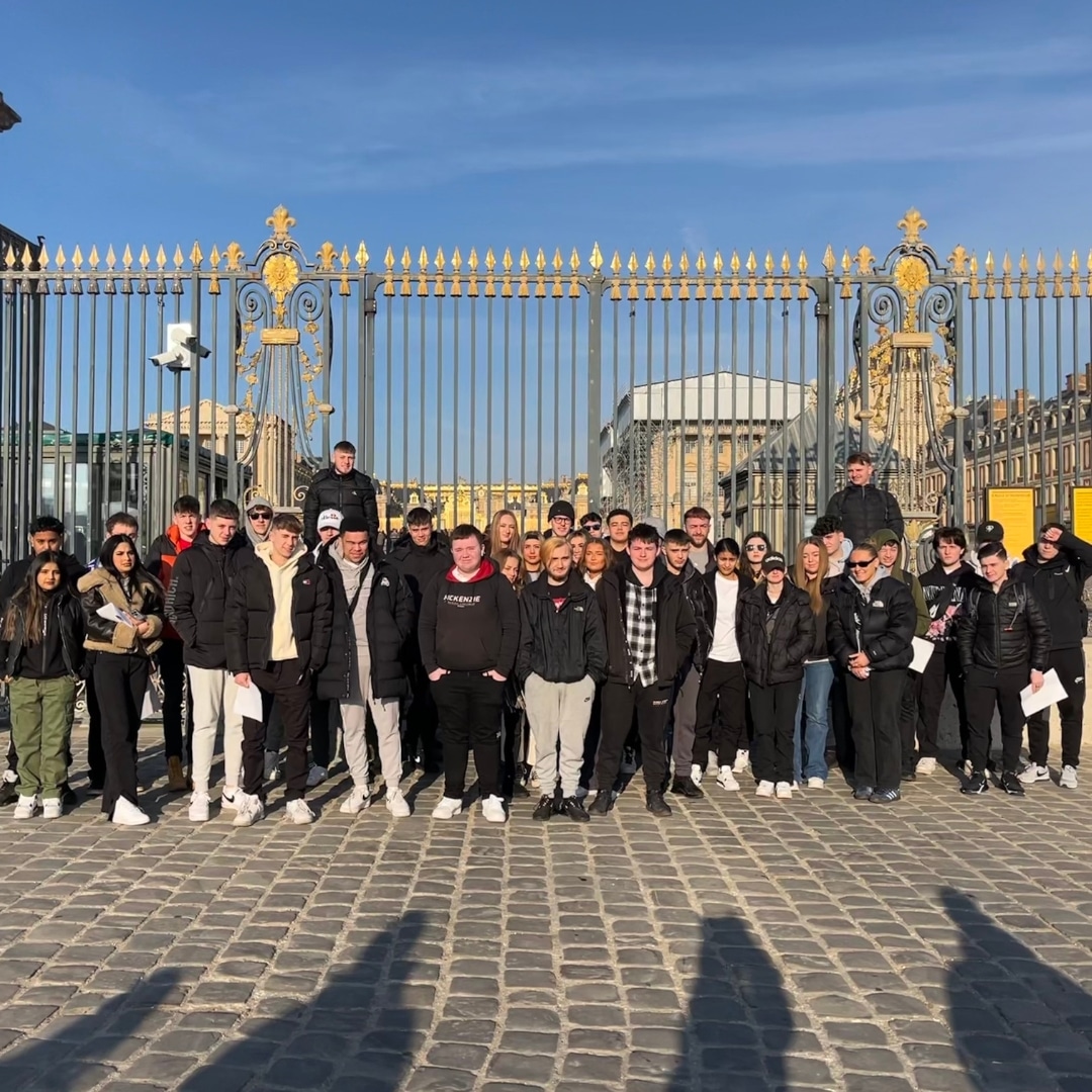 Public service students in Paris - group photo outside gates